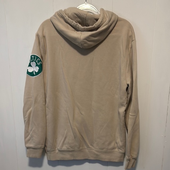 NBA Celtics Tan and Green Sweatshirt - Picture 3 of 6